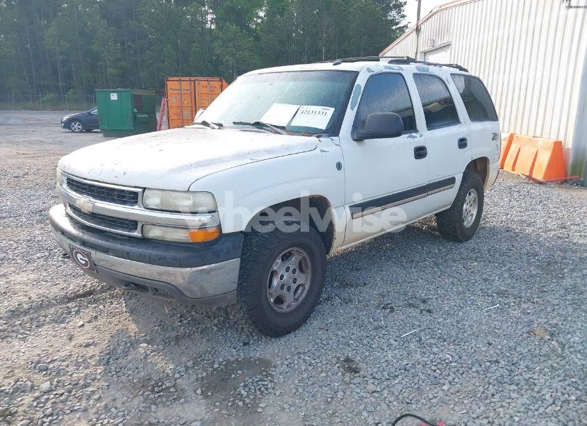Photo 2 of 2005 Chevrolet Tahoe LS (VIN 1GNEK13T35J196245)