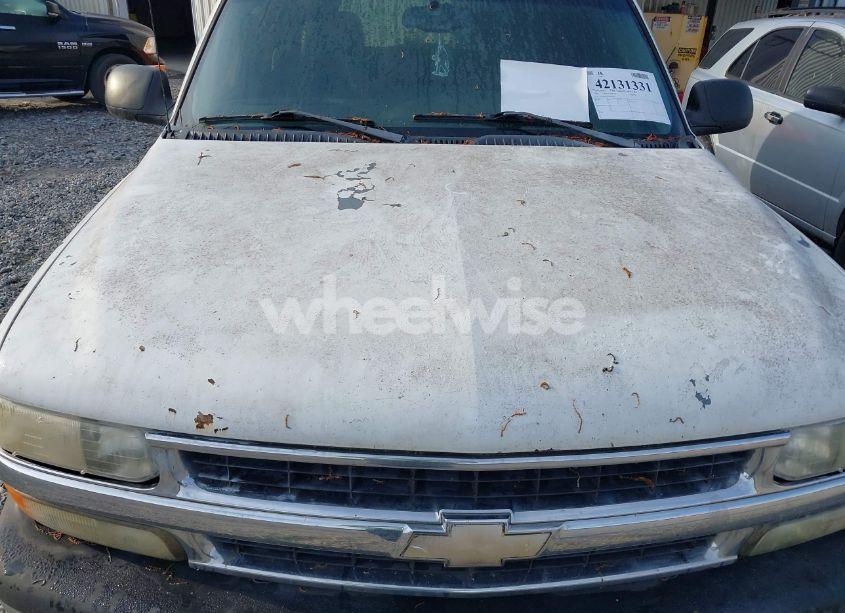 Photo 6 of 2005 Chevrolet Tahoe LS (VIN 1GNEK13T35J196245)