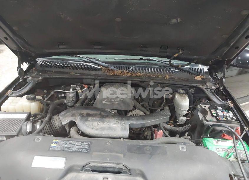 Photo 10 of 2005 Chevrolet Tahoe LT (VIN 1GNEK13T35R110661)