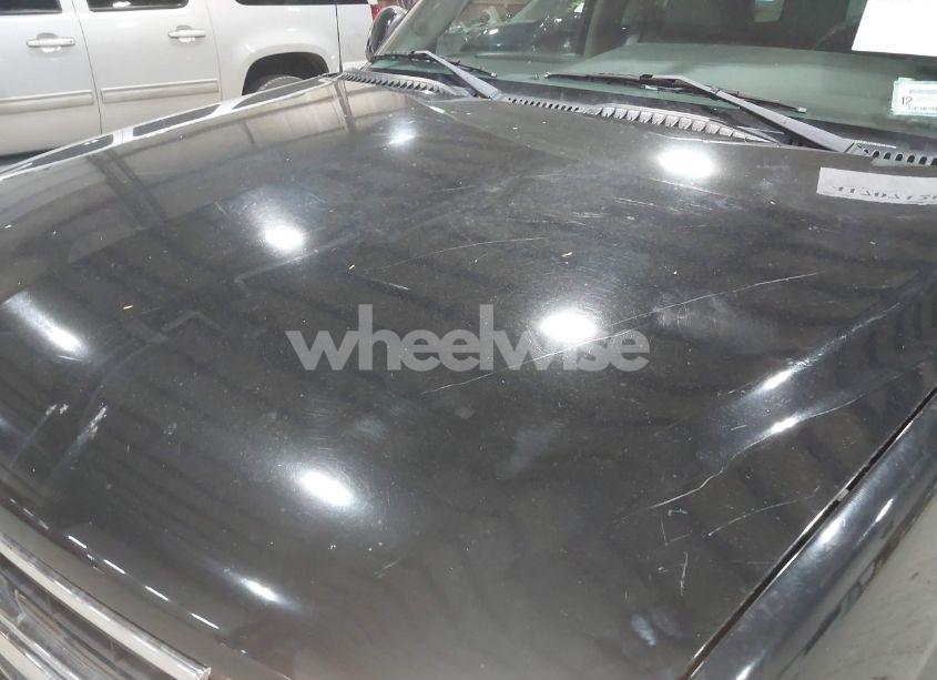 Photo 14 of 2005 Chevrolet Tahoe LT (VIN 1GNEK13T35R110661)