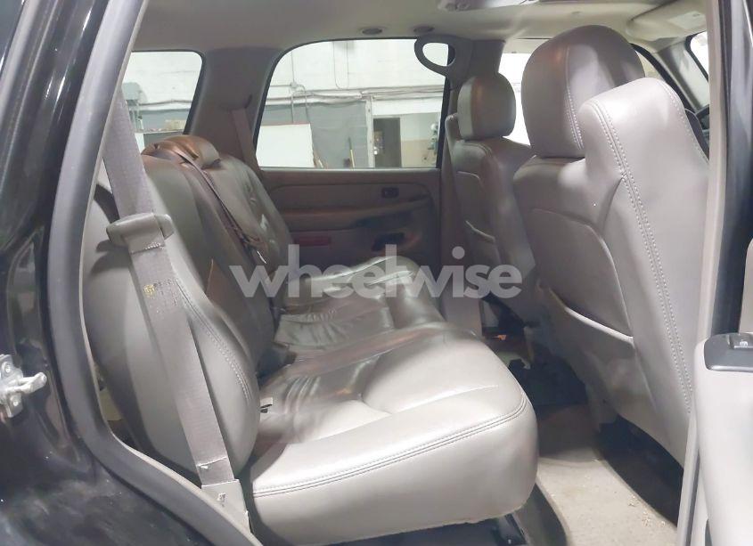 Photo 8 of 2005 Chevrolet Tahoe LT (VIN 1GNEK13T35R110661)