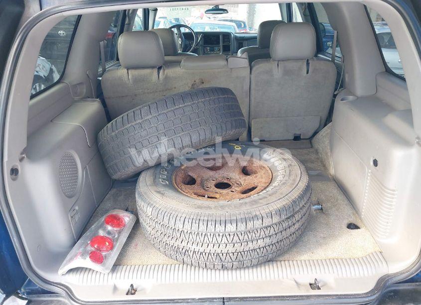 Photo 12 of 2003 Chevrolet Tahoe LT (VIN 1GNEK13T43J106095)