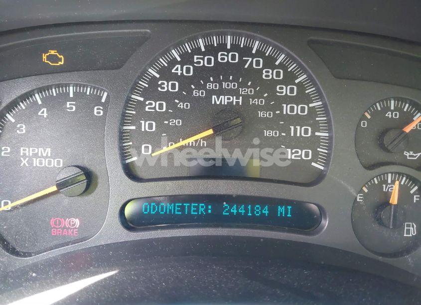 Photo 7 of 2003 Chevrolet Tahoe LT (VIN 1GNEK13T43J106095)