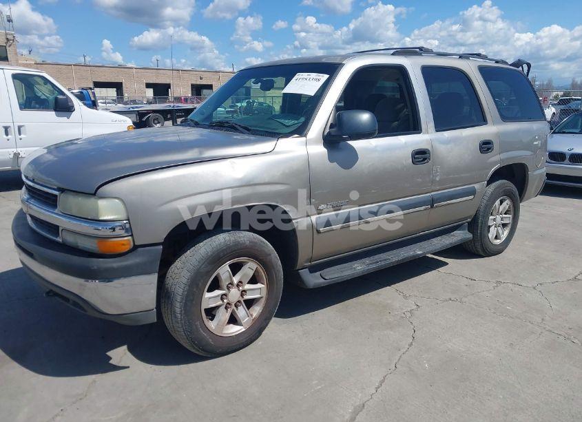 Photo 2 of 2003 Chevrolet Tahoe LS (VIN 1GNEK13T43J109451)