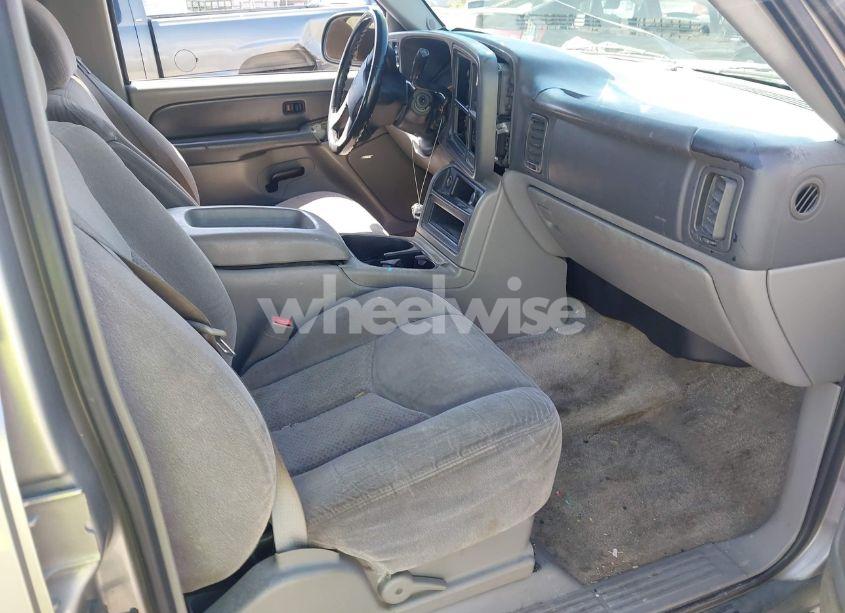 Photo 5 of 2003 Chevrolet Tahoe LS (VIN 1GNEK13T43J109451)