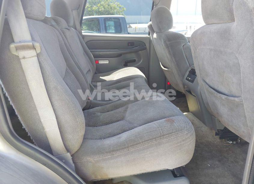 Photo 8 of 2003 Chevrolet Tahoe LS (VIN 1GNEK13T43J109451)