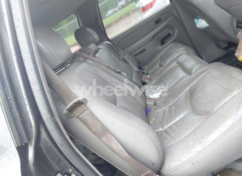 Photo 8 of 2004 Chevrolet Tahoe LT (VIN 1GNEK13T44J196897)