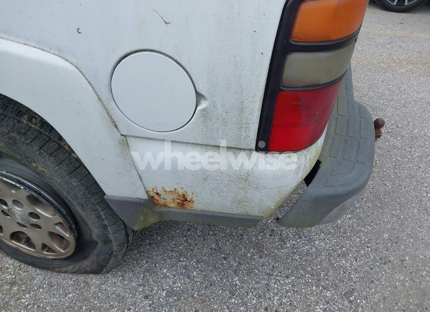 Photo 6 of 2004 Chevrolet Tahoe Z71 (VIN 1GNEK13T44R236784)