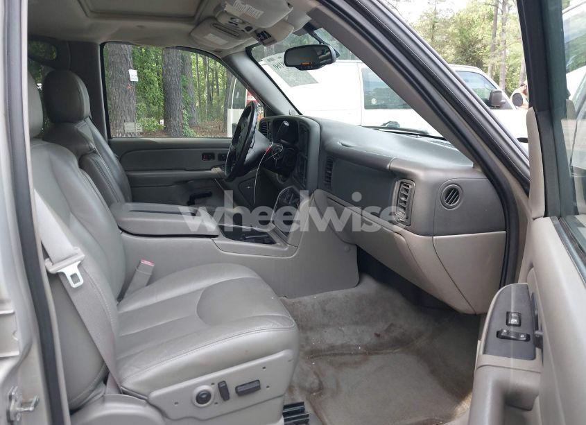 Photo 5 of 2005 Chevrolet Tahoe LT (VIN 1GNEK13T45J167997)