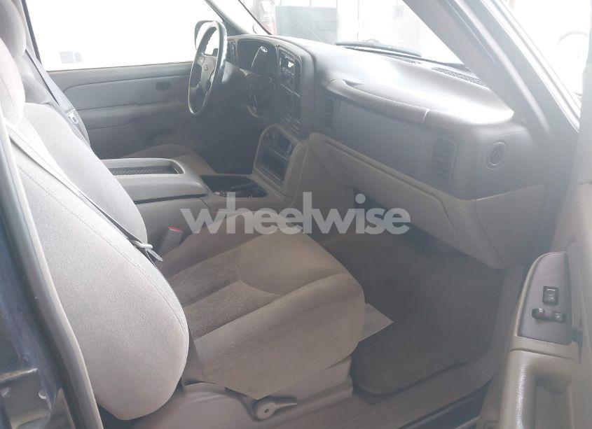 Photo 5 of 2005 Chevrolet Tahoe LS (VIN 1GNEK13T45J179356)