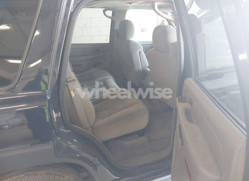 Photo 8 of 2005 Chevrolet Tahoe LS (VIN 1GNEK13T45J179356)