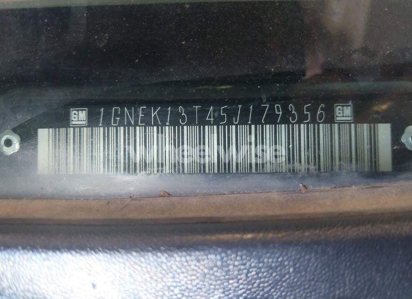 Photo 9 of 2005 Chevrolet Tahoe LS (VIN 1GNEK13T45J179356)