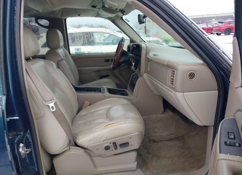 Photo 5 of 2005 Chevrolet Tahoe LT (VIN 1GNEK13T45J219161)