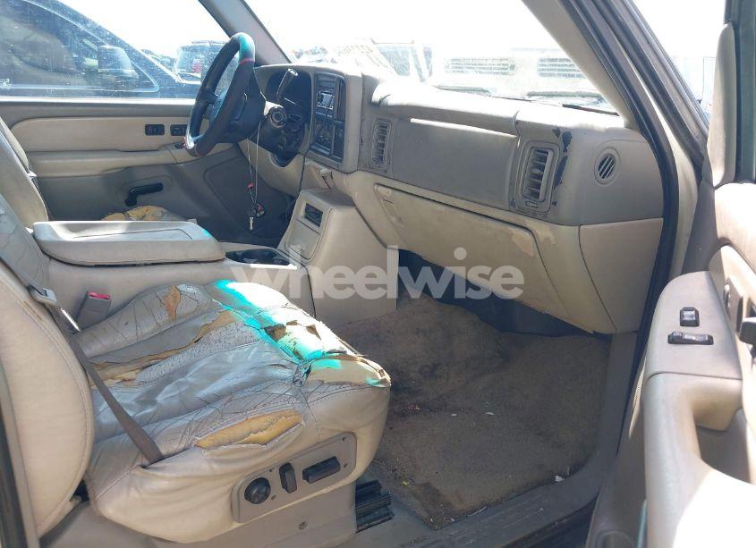 Photo 5 of 2002 Chevrolet Tahoe LT (VIN 1GNEK13T52J183640)