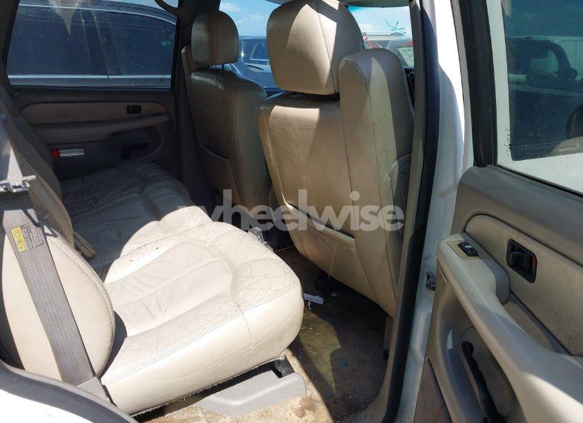 Photo 8 of 2002 Chevrolet Tahoe LT (VIN 1GNEK13T52J183640)