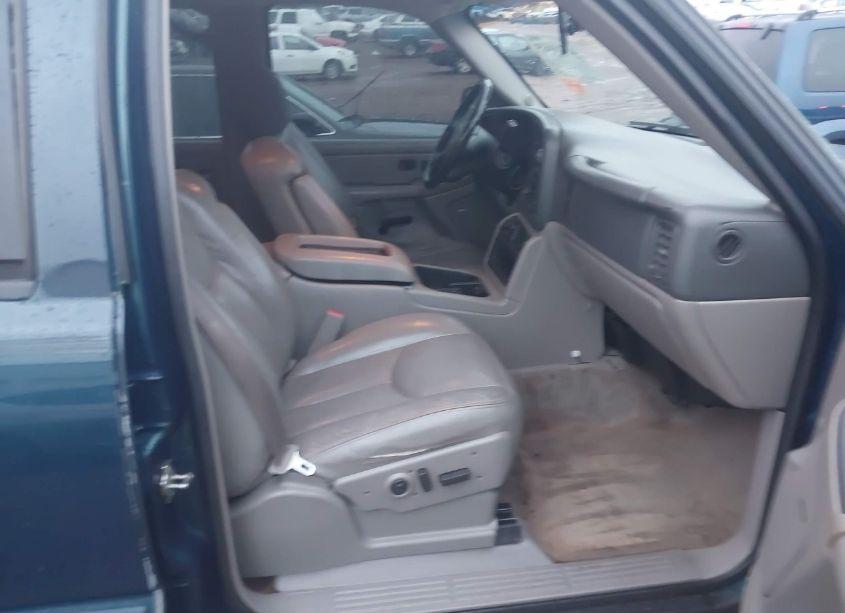 Photo 5 of 2005 Chevrolet Tahoe LT (VIN 1GNEK13T55J112233)