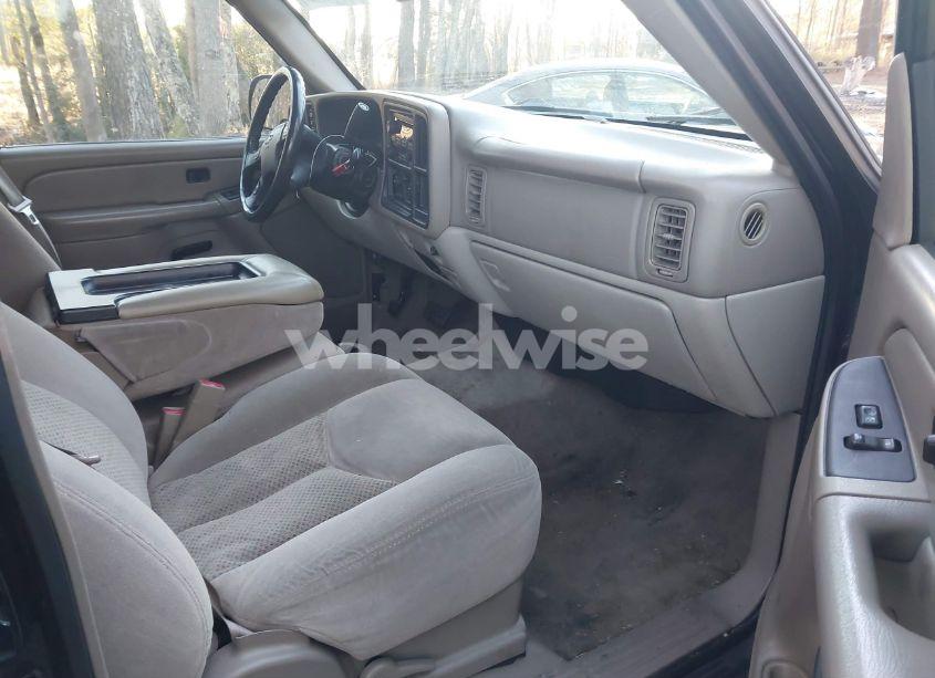 Photo 5 of 2005 Chevrolet Tahoe LS (VIN 1GNEK13T55J147242)