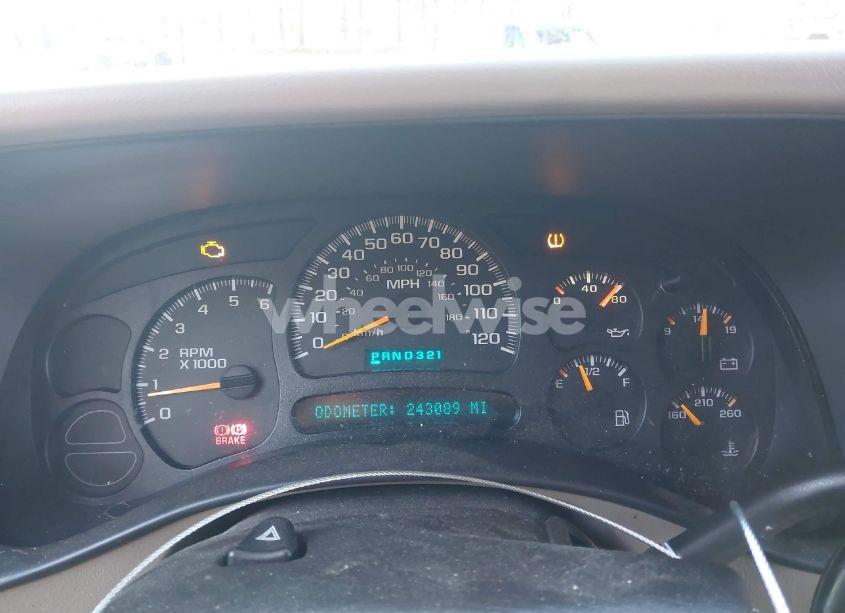 Photo 7 of 2005 Chevrolet Tahoe LS (VIN 1GNEK13T55J147242)