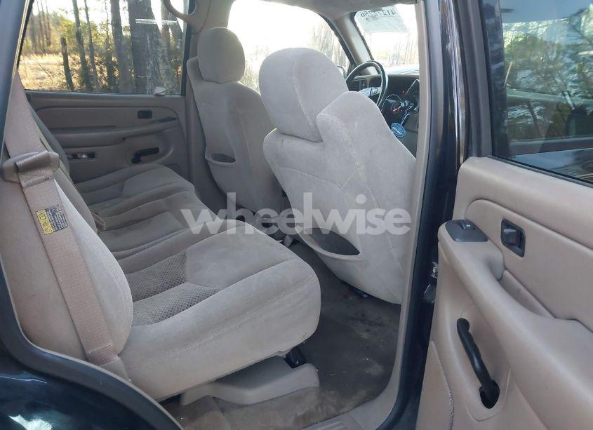 Photo 8 of 2005 Chevrolet Tahoe LS (VIN 1GNEK13T55J147242)