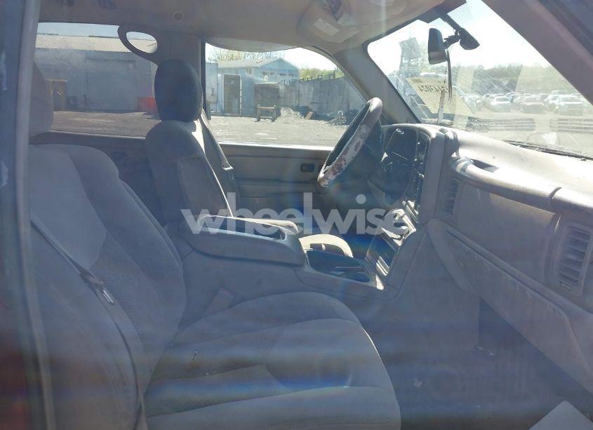 Photo 5 of 2005 Chevrolet Tahoe LS (VIN 1GNEK13T55J205379)