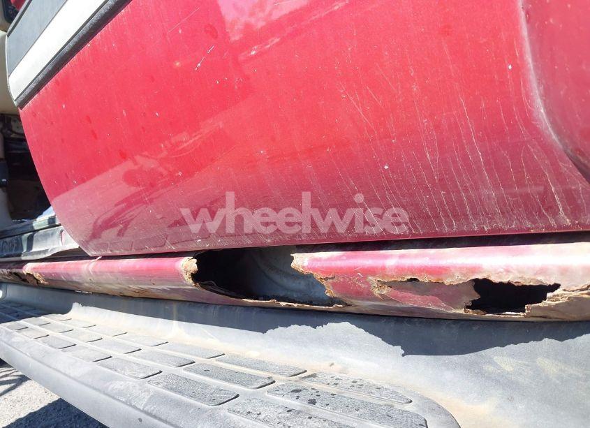 Photo 6 of 2005 Chevrolet Tahoe LS (VIN 1GNEK13T55J205379)