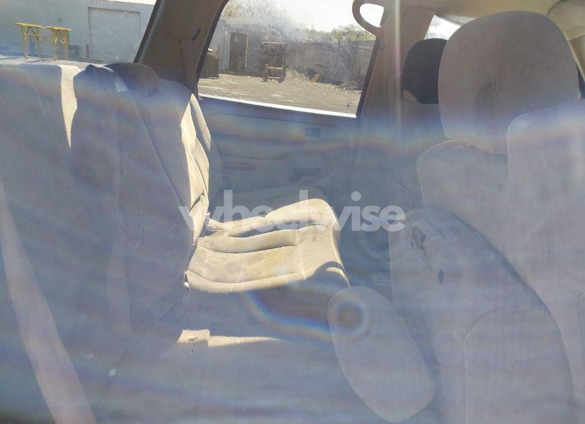 Photo 8 of 2005 Chevrolet Tahoe LS (VIN 1GNEK13T55J205379)