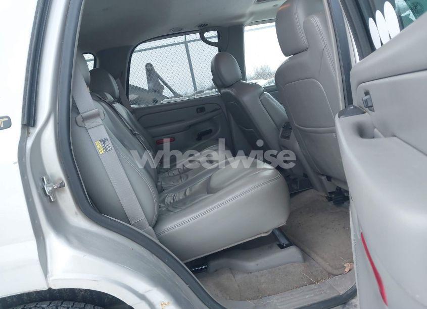 Photo 8 of 2005 Chevrolet Tahoe LT (VIN 1GNEK13T55J211120)