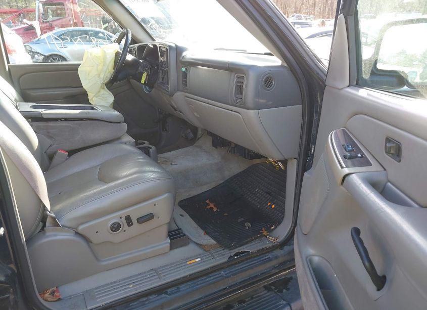 Photo 5 of 2005 Chevrolet Tahoe LS (VIN 1GNEK13T55J222764)