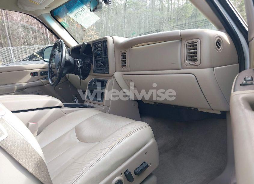 Photo 5 of 2005 Chevrolet Tahoe LT (VIN 1GNEK13T55R192411)