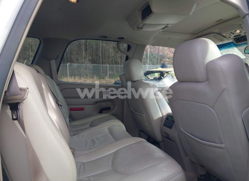 Photo 8 of 2005 Chevrolet Tahoe LT (VIN 1GNEK13T55R192411)