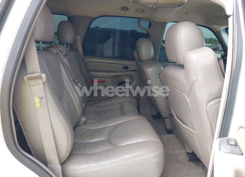 Photo 8 of 2004 Chevrolet Tahoe LT (VIN 1GNEK13T64J172388)