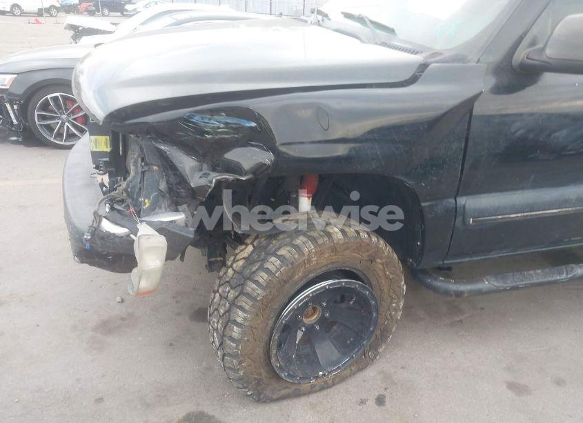 Photo 6 of 2004 Chevrolet Tahoe LT (VIN 1GNEK13T64R142485)