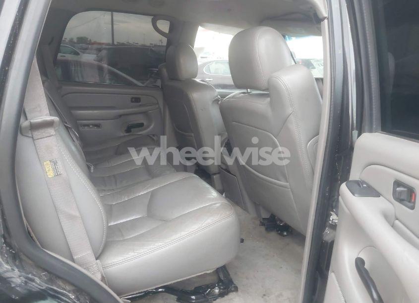 Photo 8 of 2004 Chevrolet Tahoe LT (VIN 1GNEK13T64R142485)