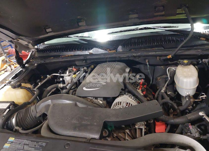 Photo 10 of 2005 Chevrolet Tahoe LS (VIN 1GNEK13T65J189354)