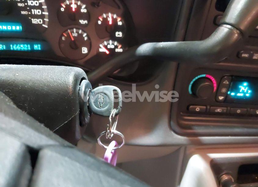 Photo 11 of 2005 Chevrolet Tahoe LS (VIN 1GNEK13T65J189354)