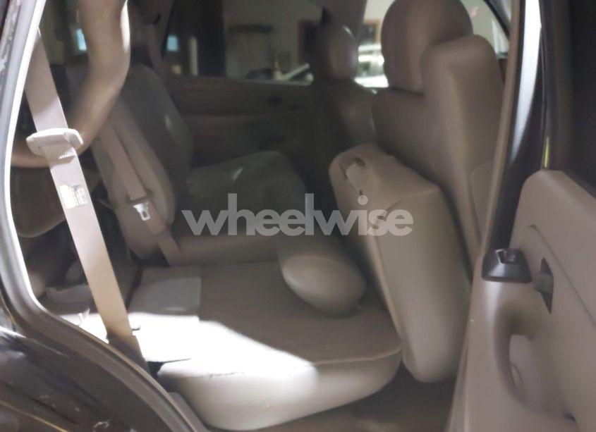 Photo 8 of 2005 Chevrolet Tahoe LS (VIN 1GNEK13T65J189354)