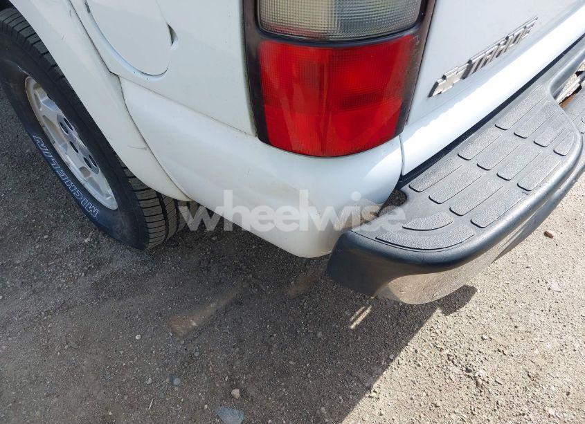 Photo 6 of 2005 Chevrolet Tahoe LS (VIN 1GNEK13T65J198121)