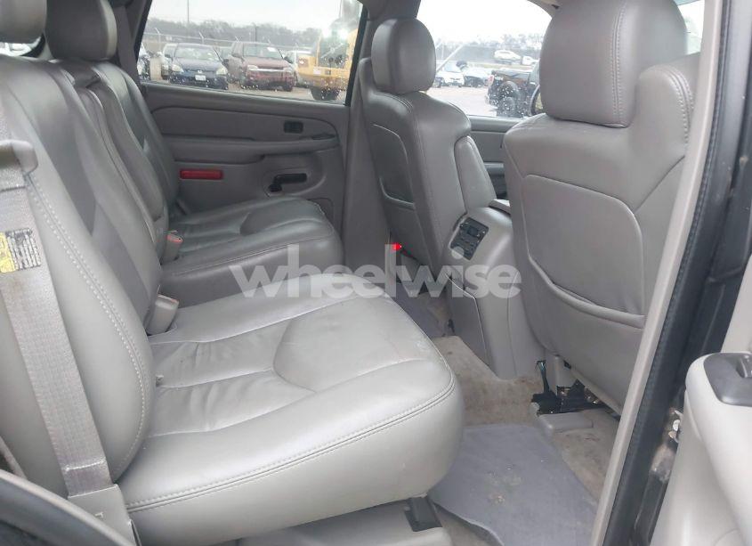 Photo 8 of 2005 Chevrolet Tahoe Z71 (VIN 1GNEK13T65R138857)