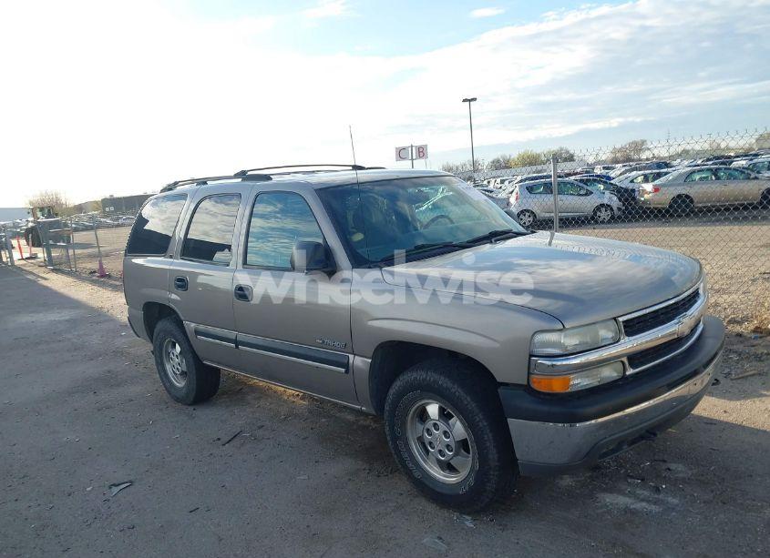 2001 Chevrolet Tahoe LS (VIN 1GNEK13T71J262435) main photo