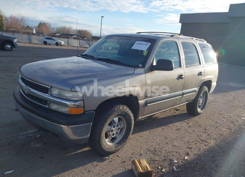 Photo 2 of 2001 Chevrolet Tahoe LS (VIN 1GNEK13T71J262435)