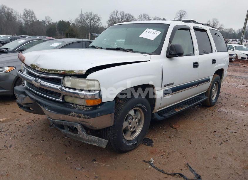 Photo 2 of 2001 Chevrolet Tahoe LS (VIN 1GNEK13T71R105926)