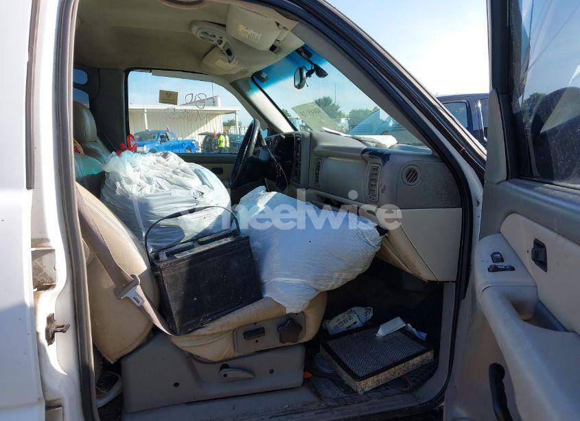 Photo 5 of 2001 Chevrolet Tahoe LS (VIN 1GNEK13T71R225256)