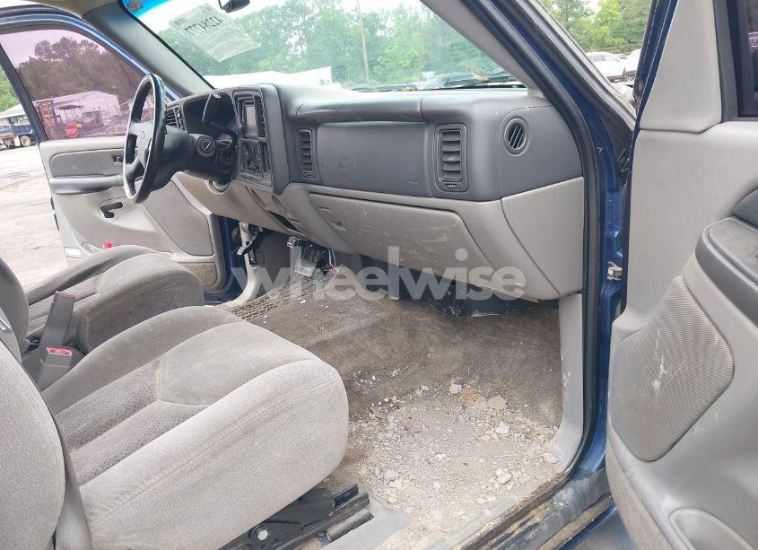 Photo 5 of 2003 Chevrolet Tahoe LS (VIN 1GNEK13T73J244424)