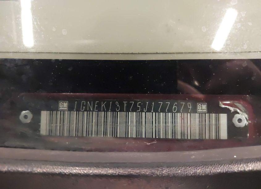 Photo 9 of 2005 Chevrolet Tahoe LT (VIN 1GNEK13T75J177679)
