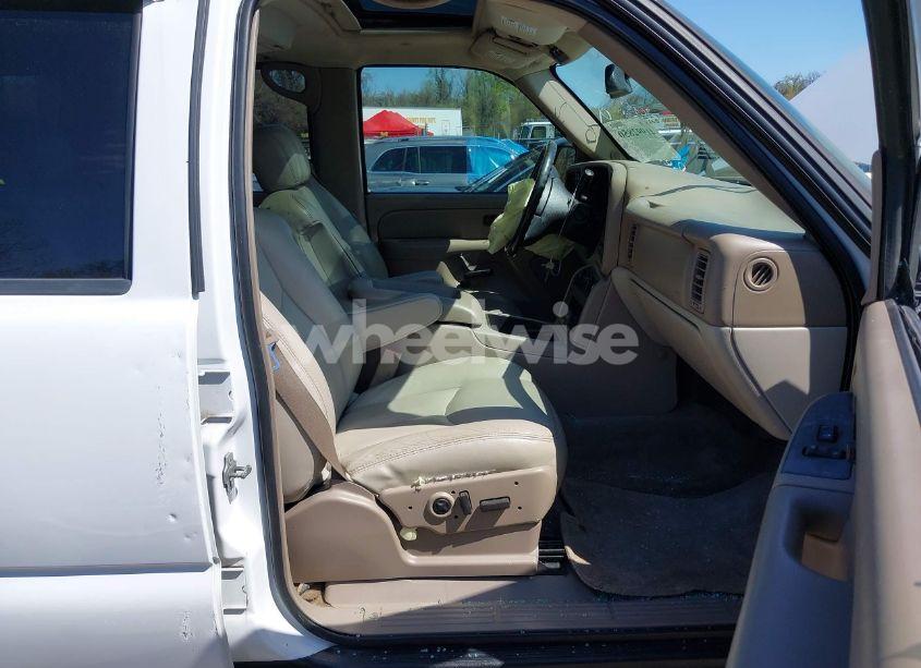 Photo 5 of 2005 Chevrolet Tahoe Z71 (VIN 1GNEK13T75R131741)