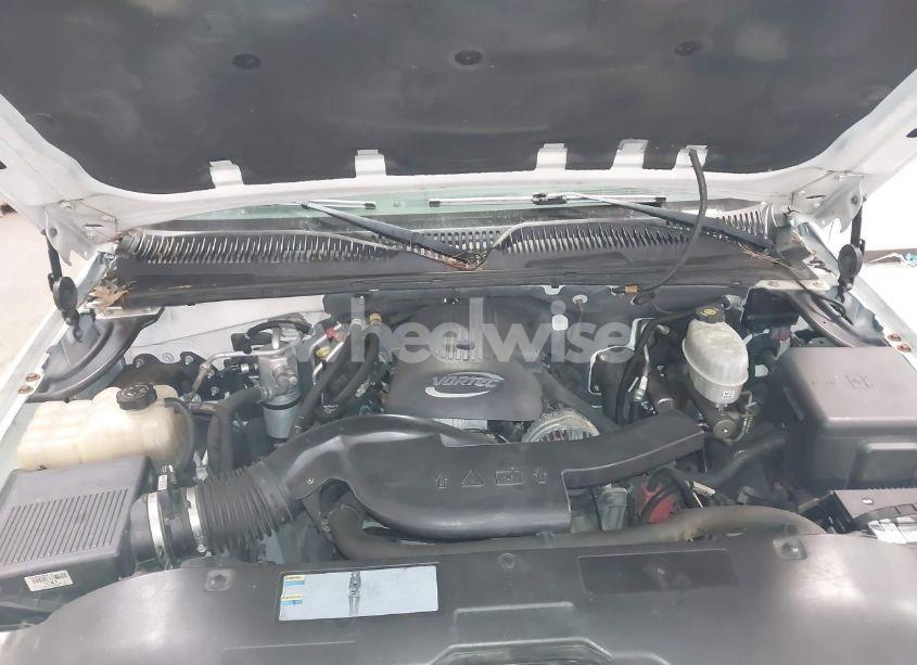 Photo 10 of 2005 Chevrolet Tahoe LS (VIN 1GNEK13T75R137331)