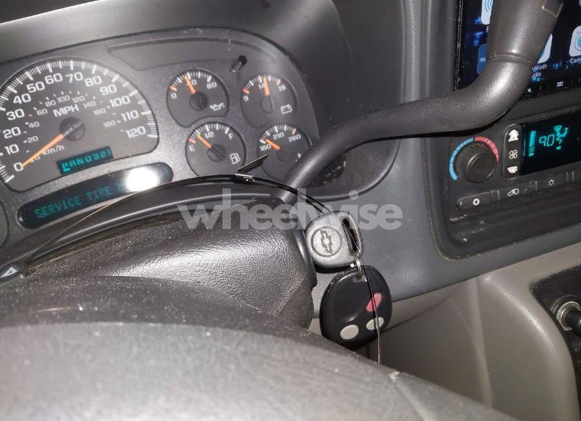 Photo 11 of 2005 Chevrolet Tahoe LS (VIN 1GNEK13T75R137331)