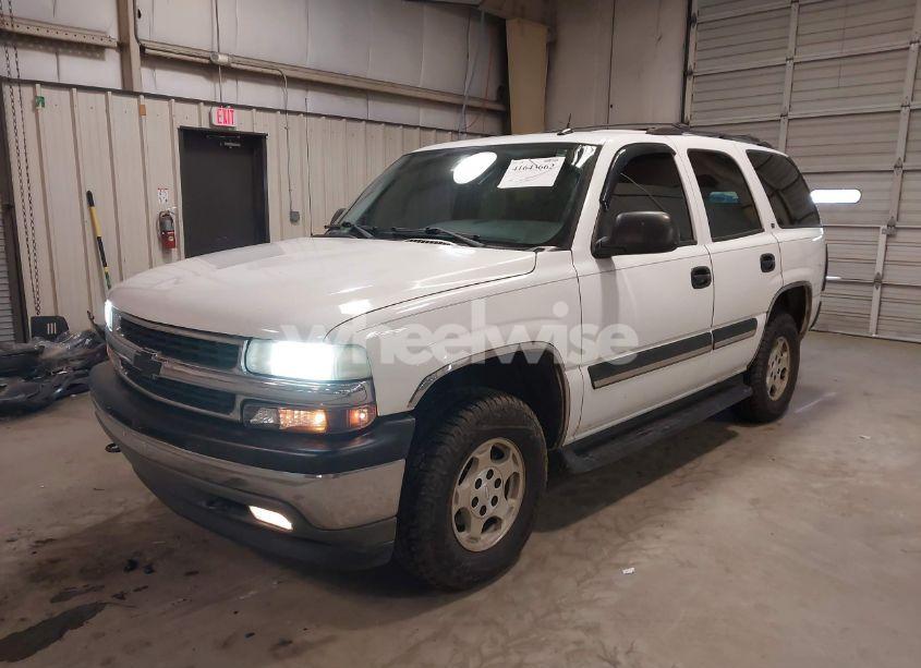 Photo 2 of 2005 Chevrolet Tahoe LS (VIN 1GNEK13T75R137331)