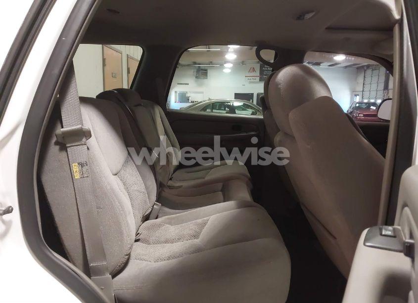 Photo 8 of 2005 Chevrolet Tahoe LS (VIN 1GNEK13T75R137331)