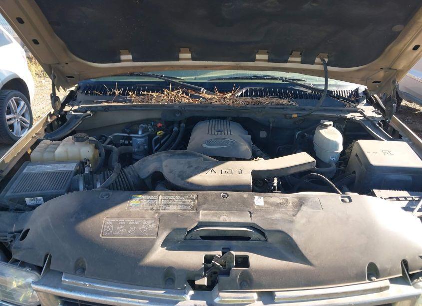 Photo 10 of 2005 Chevrolet Tahoe LS (VIN 1GNEK13T75R148734)